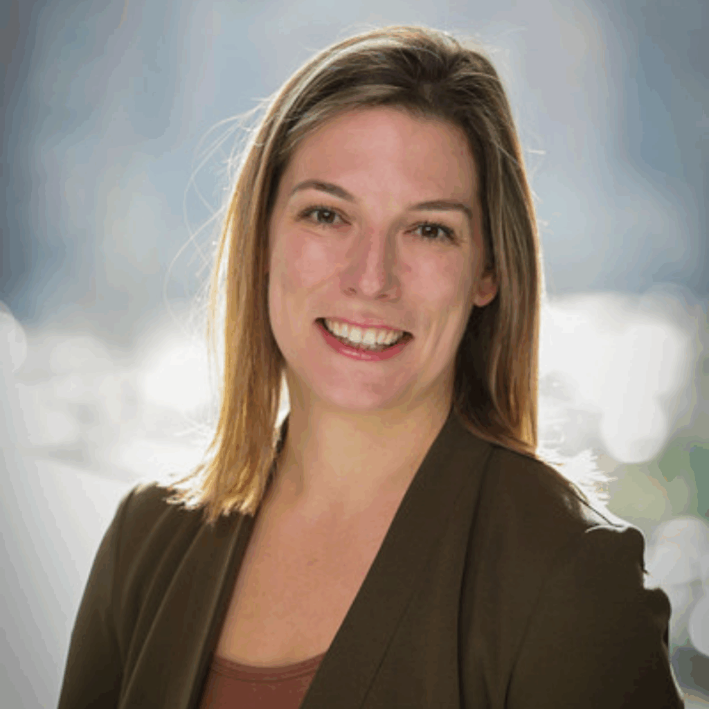 Amy Mello headshot